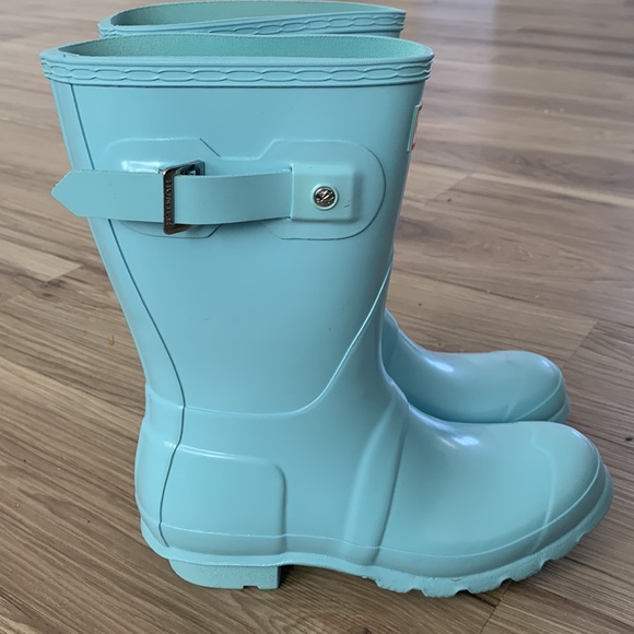 Hunter Shoes - NWB Hunter original short glossy rain boots in pale mint